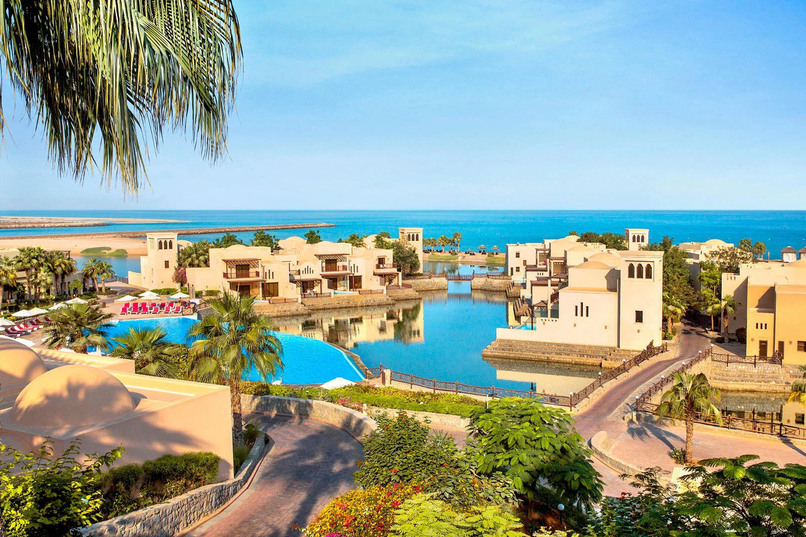 Отель The Cove Rotana Resort в Рас Аль Хайме