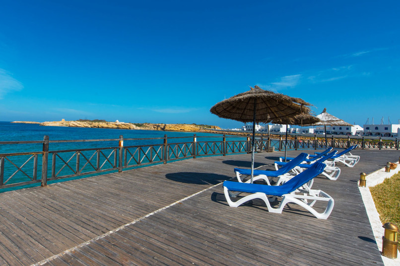 Пляж отеля Regency Hotel & Spa в Монастире