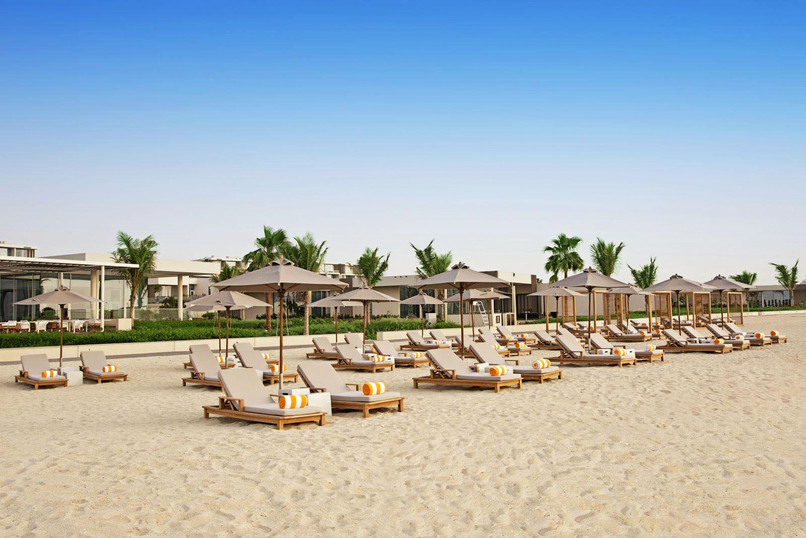 Пляж отеля The Oberoi Beach Resort Al Zorah в Аджмане