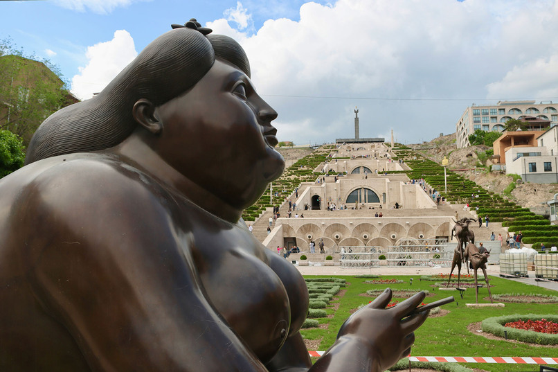 Скульптура у комплекса «Каскад» в Ереване