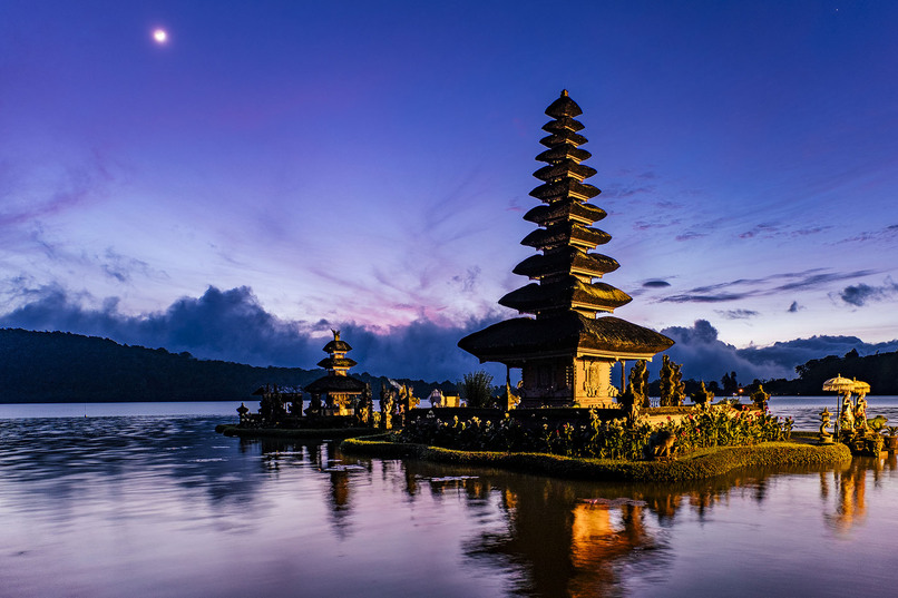 Пура Улун Дану — пагода на Бали